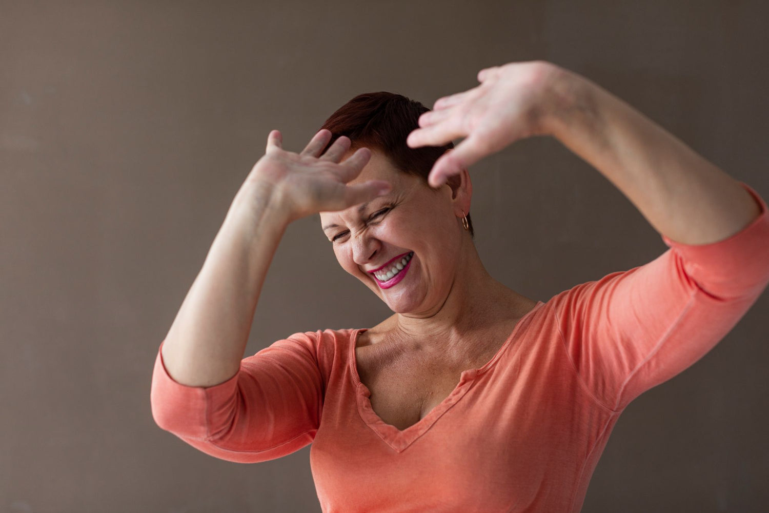 Mujer recuperando el bienestar emocional en la menopausia