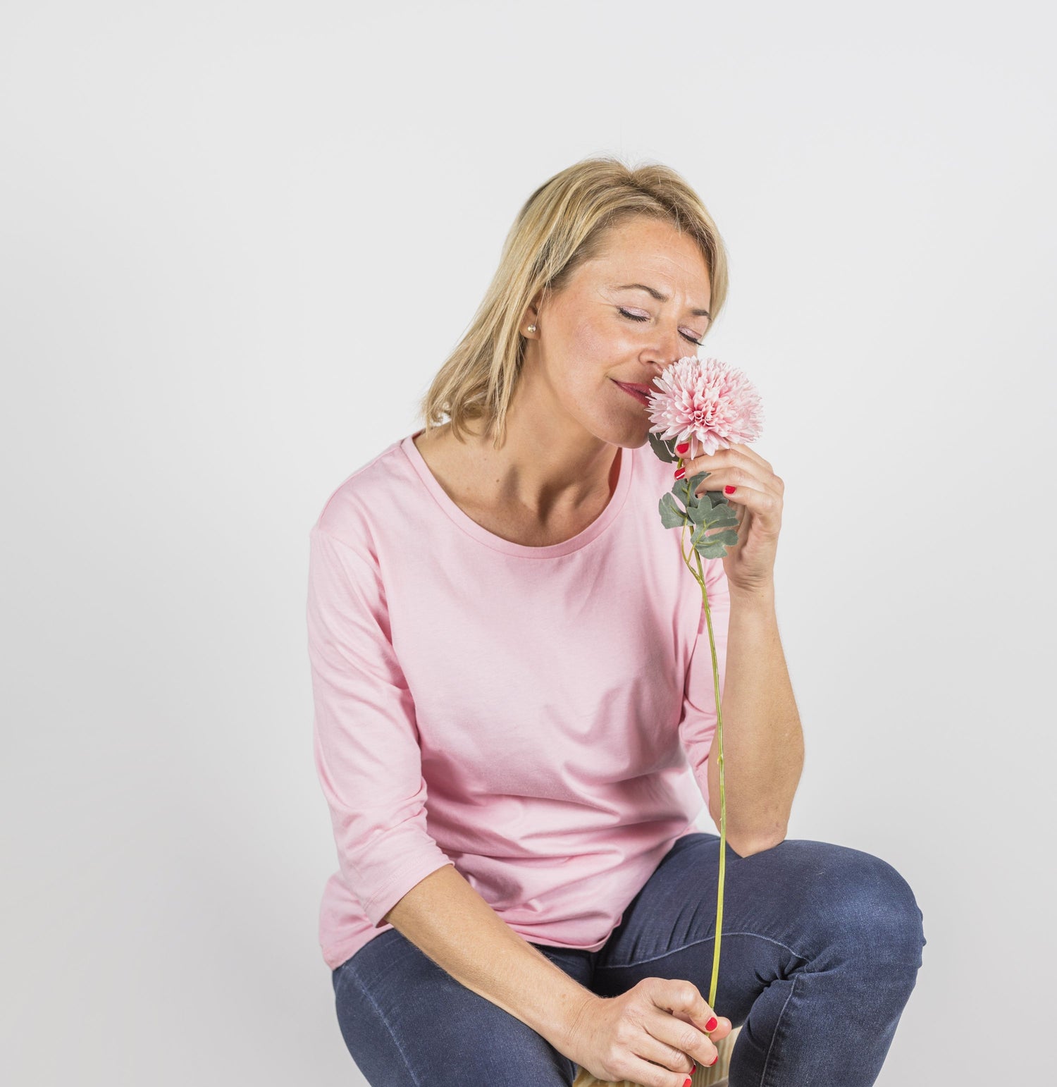 Mujer disfrutando de su bienestar íntimo en la menopausia